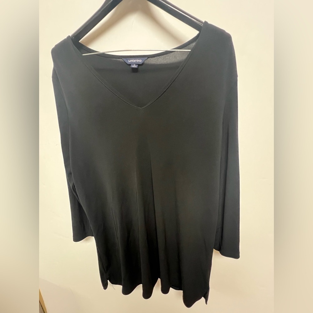 LANDS END BLACK DRESSY FLOWY POLYESTER TOP WITH V-NECK. SIZE 18. 3/4 SLEEVE